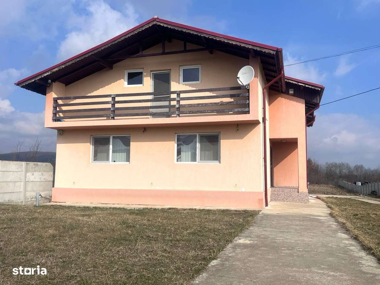 Priveliste frumoasa! Vanzare casa cu 3 camere in Sotanga! - Imagine principală: 3/18