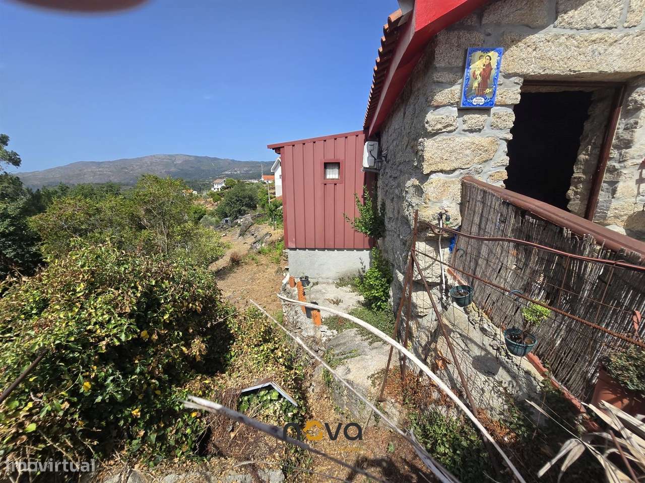 Moradia T3 situada no Soajo-46