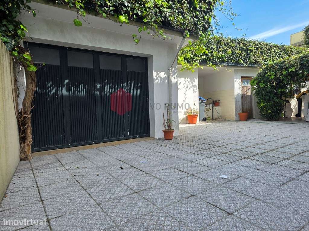 Moradia T6 de 4 frentes em Nogueira da Maia Excelente estado, áreas...-6