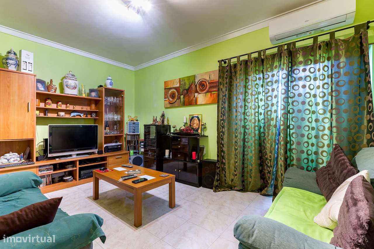 Apartamento T2, Amora-1