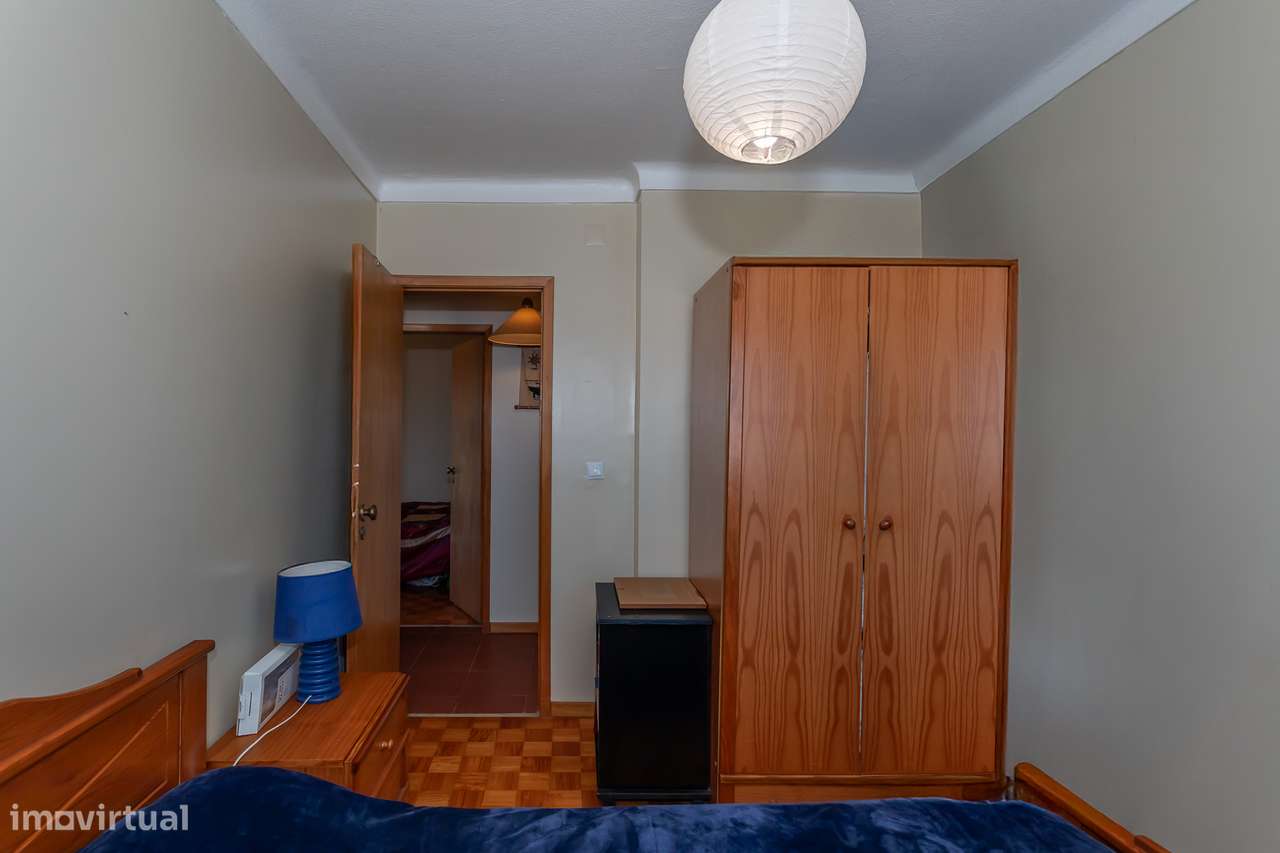 T3 em bom estado de conservação no Algueirão-15