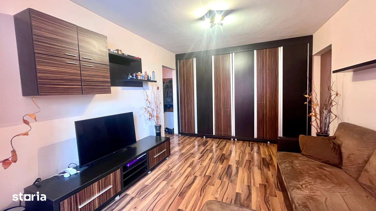Apartament 3 Camere Str. Parcul Mic - Etaj Intermediar - Cod 5257-2