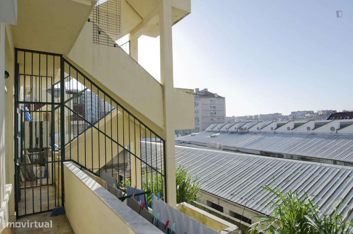 Quarto - localizado em Intendente Lisbon - Grande imagem: 5/6