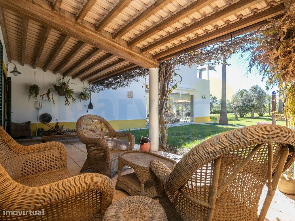 Moradia T5 com Jardim e Piscina + Lote Urbano para construção - Cas...-8