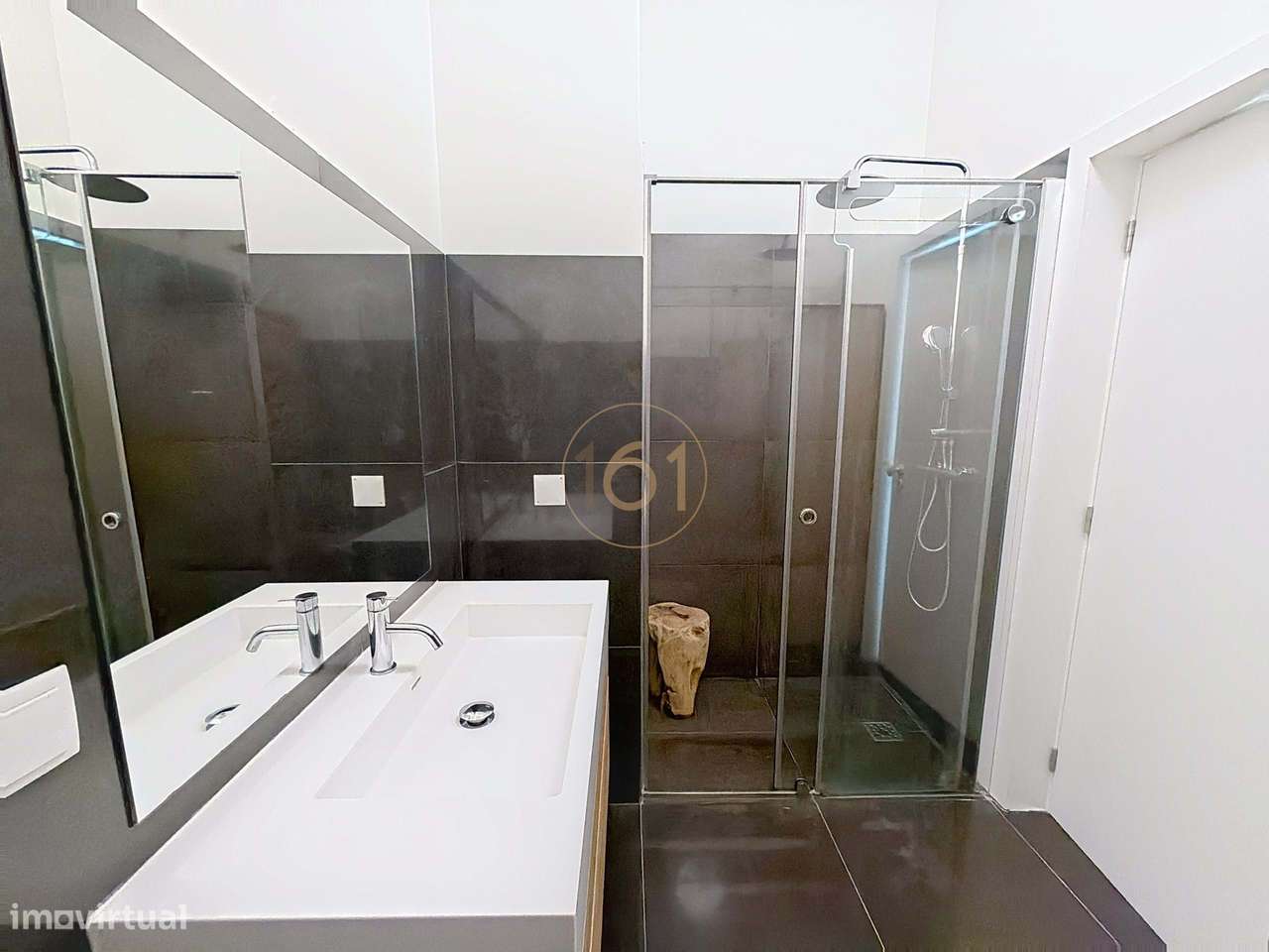 Apartamento T4 Duplex com Terraço e 4 Lugares de Garagem, com Possibil-19