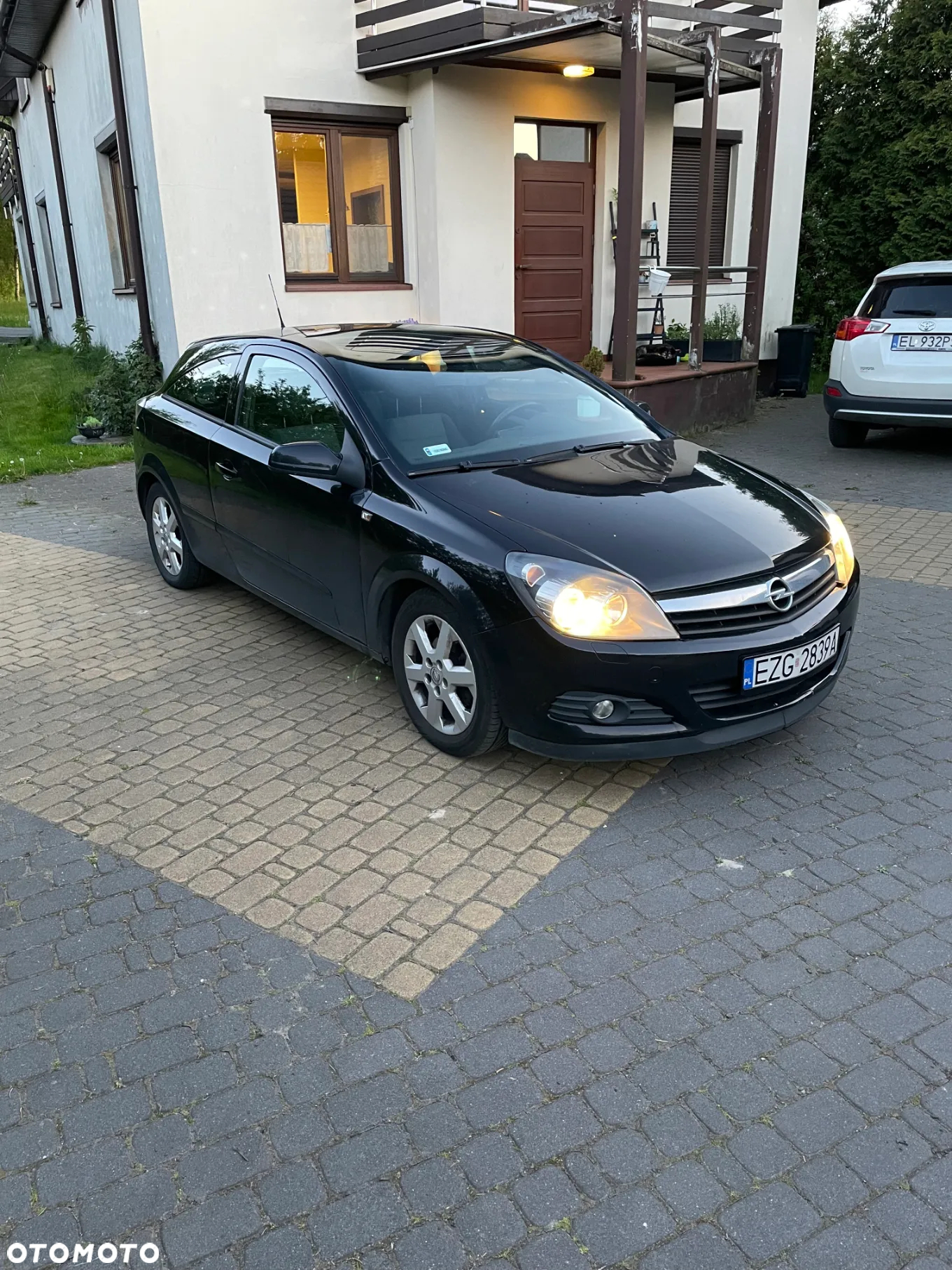 Opel Astra III GTC 1.6 Cosmo - 4