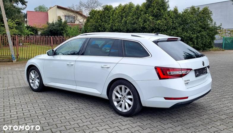 Skoda Superb Combi 2.0 TDI Ambition - 4