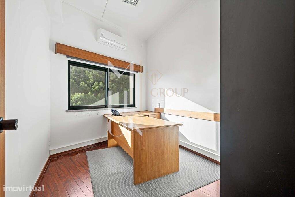 Oportunidade de Investimento Industrial - lote 7.290 m2 com 1.595 m2 d-40