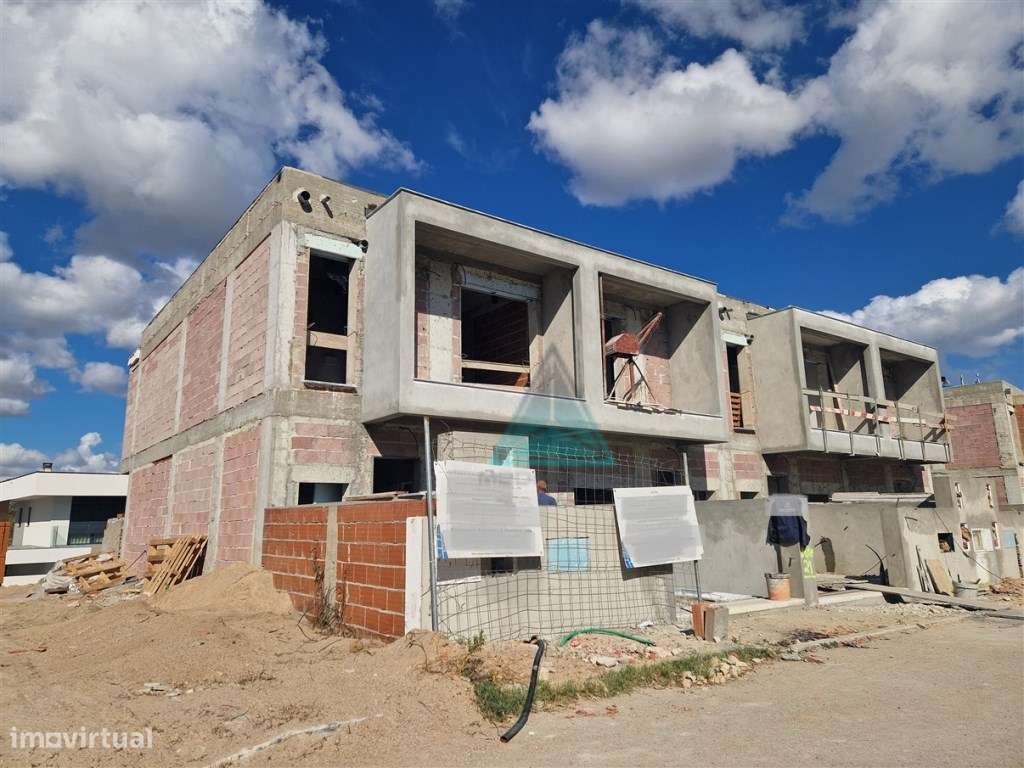 Moradia T3 NOVA * * VALE FETAL / CHARNECA CAPARICA * * PISCINA-1