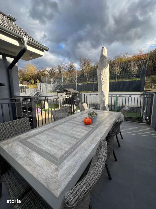 Vila cu finisaje LUX si teren de 832mp la intrare in Dezmir! - Imagine principală: 4/19