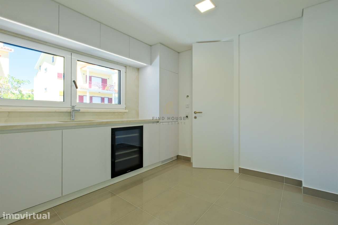 Moradia T4 de luxo em Condomínio Privado com Piscina e Jardim em São P-14