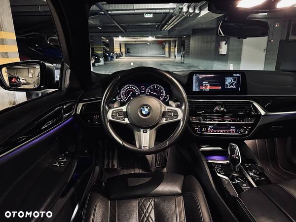 BMW Seria 5 M550i xDrive - 23