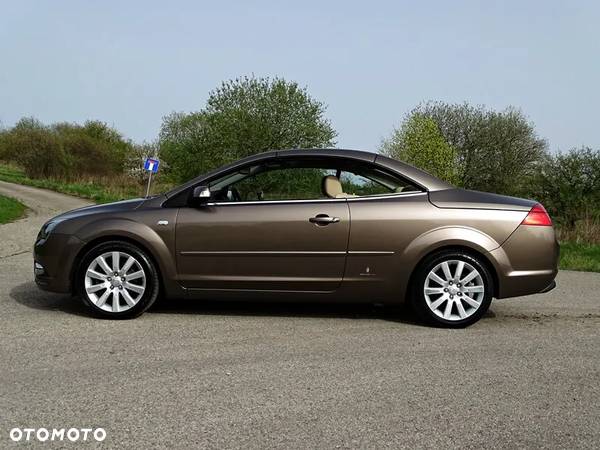 Ford Focus Coupe-Cabriolet 2.0 16V Titanium - 11