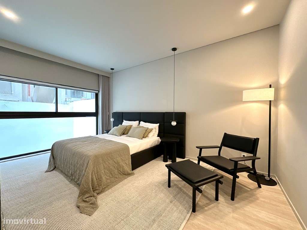 Apartamento T3 com garagem em palacete renovado em Lisboa-14