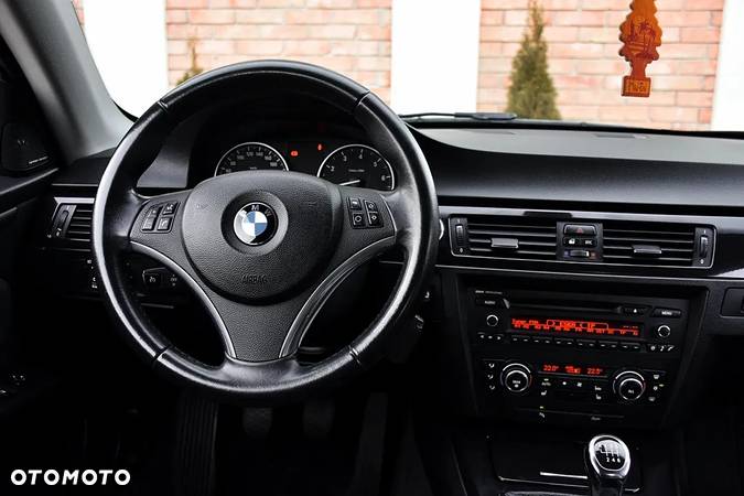 BMW Seria 3 318i Coupe Edition Exclusive - 20