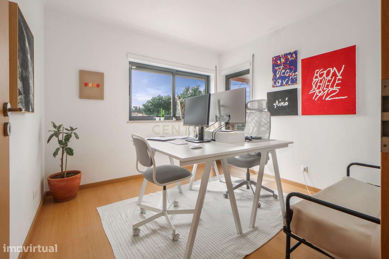 Apartamento T3 | 86 m2 + 14 m2 | Lugar de Garagem | Vista Rio Tejo | A-25