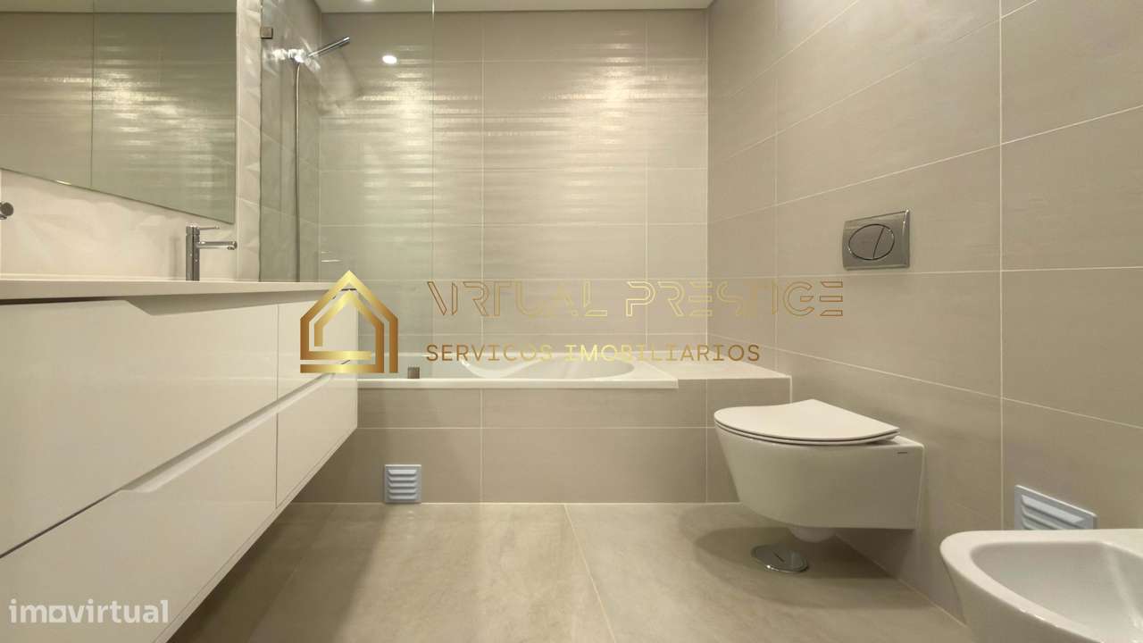 Moradia T4+1 nova com piscina e garagem em Palhais + cave com escri...-11