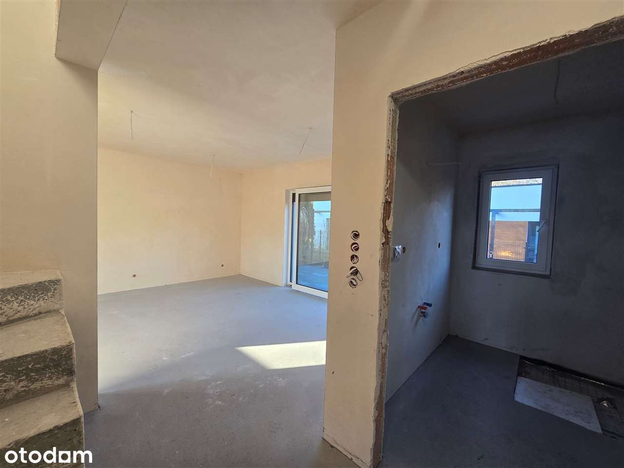 Dom z 4 sypialniami, garażem w doskonałej lokalizacji - Pełny obrazek: 4/18