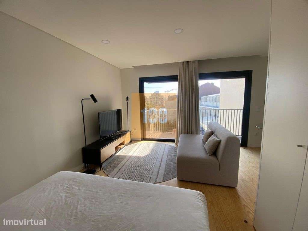 T0+1 com varanda na Baixa do Porto - Grande imagem: 4/15