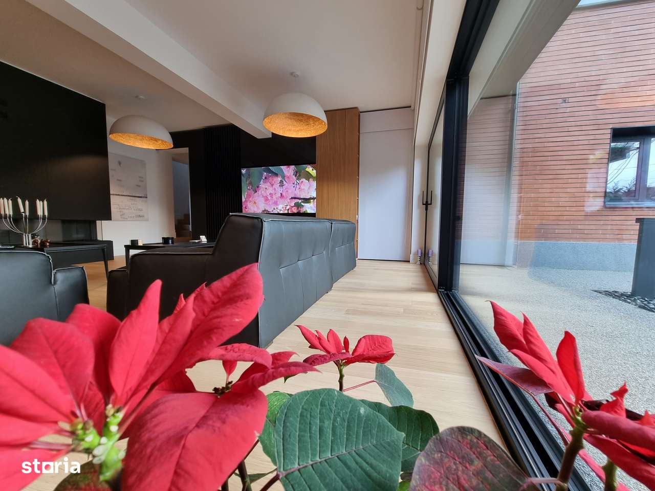 Vila Mediteraneană deosebită, amplasată într-o locație de vis, Bucium-0