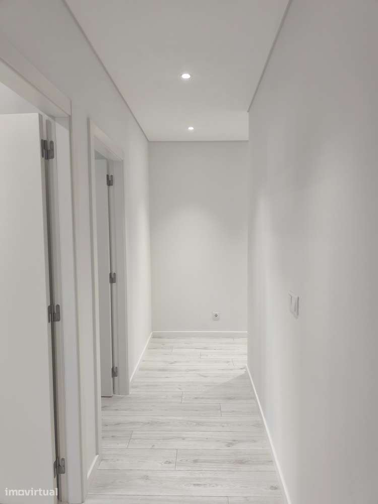 Apartamento T3 Novo c/ Parque de Estacionamento-4