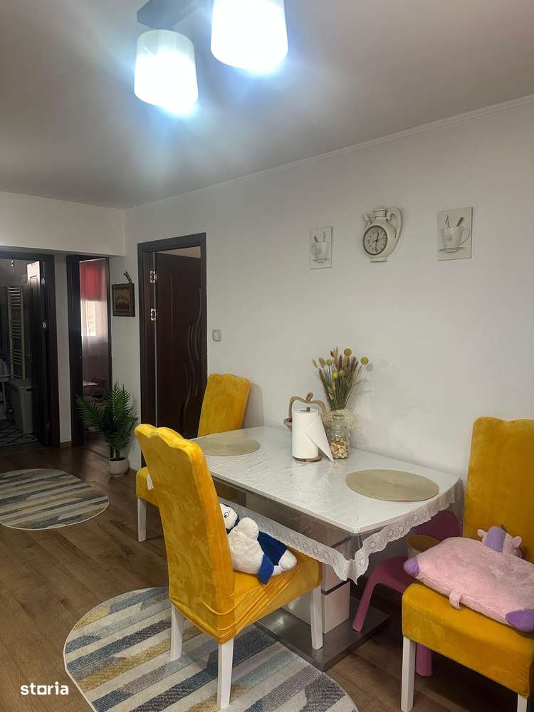De vanzare 3 camere renovată, zona Madam Pop, 74.000 euro - Imagine principală: 3/18