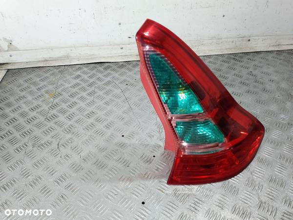 LAMPA TYLNA PRAWA CITROEN C4 HATCHBACK - 1