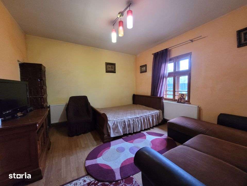 Casa traditionala, mobilata si utilata, in centrul satului Polovragi - Imagine principală: 4/10