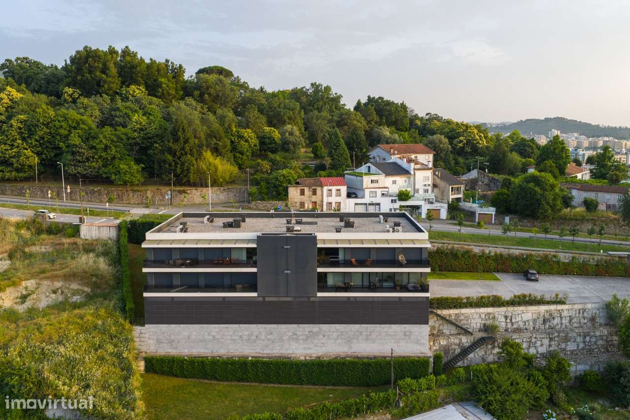 Elegante apartamento T3 em condomínio fechado na encosta do Bom Jesus - Grande imagem: 3/48