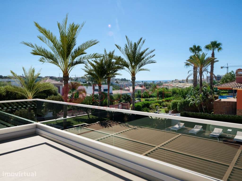 Lote com projeto aprovado para moradia T4 de luxo em Lagos - Grande imagem: 2/57