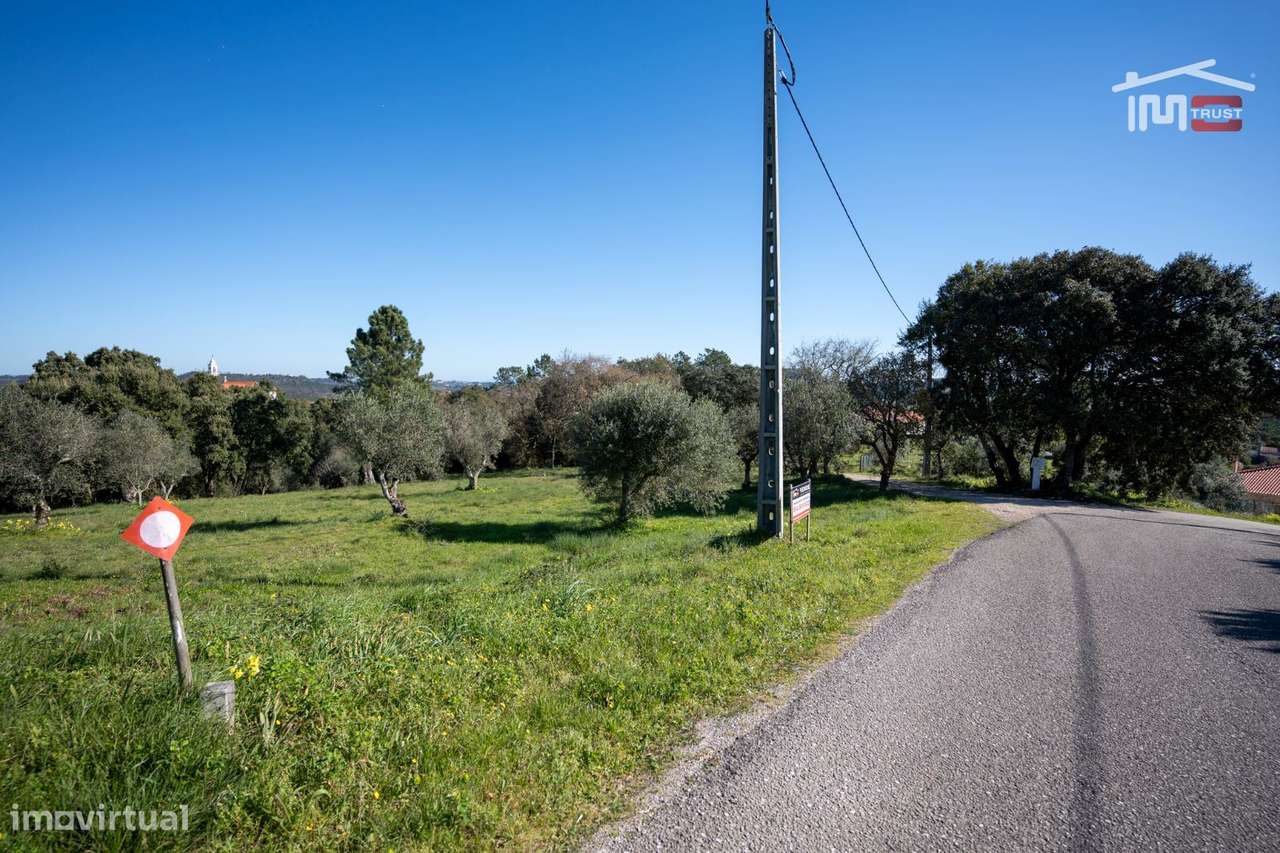 Terreno com possibilidade de construção com uma área 1898 M2 - Grande imagem: 5/17