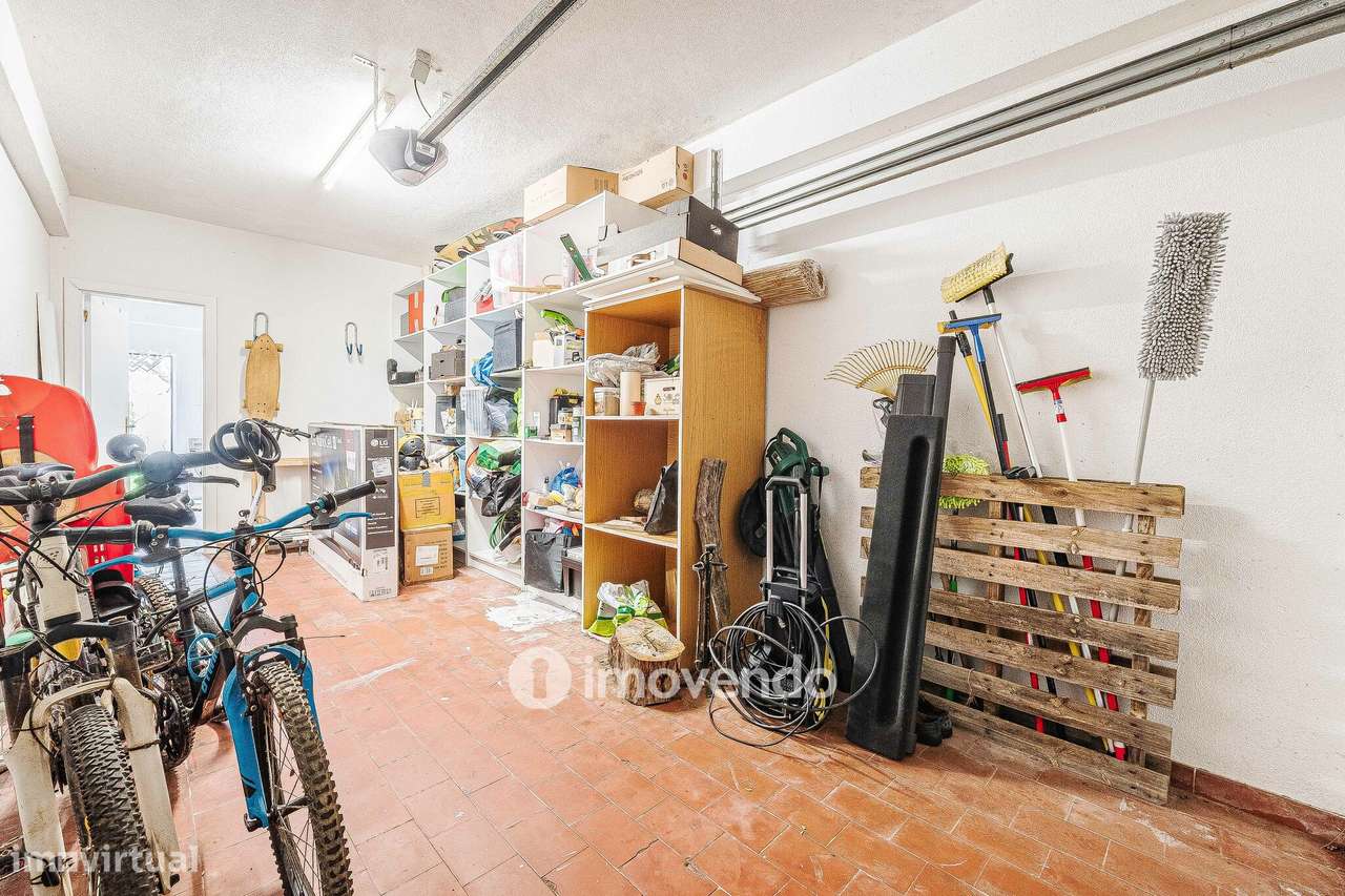 Moradia T5+2 com garagem, em condomínio com piscina, em Murches-44