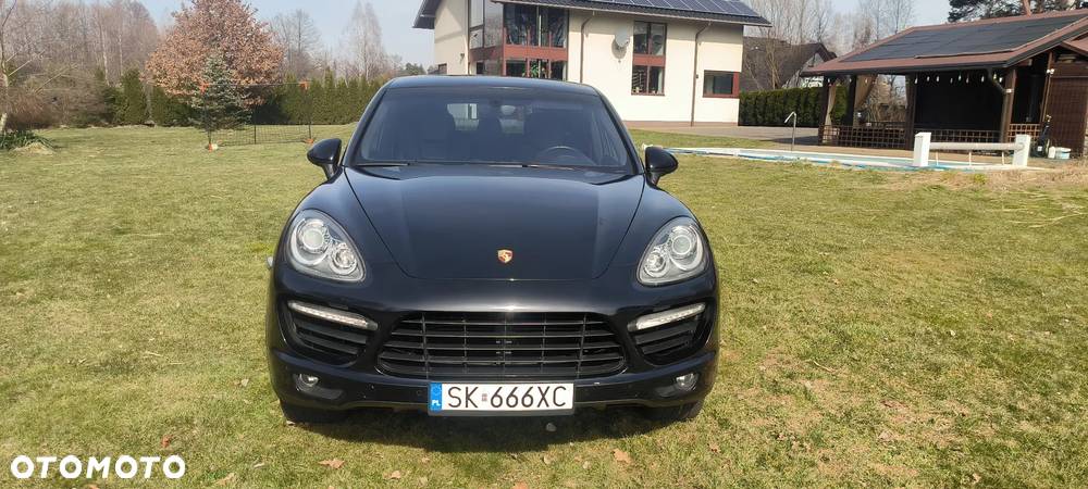 Porsche Cayenne Turbo - 2