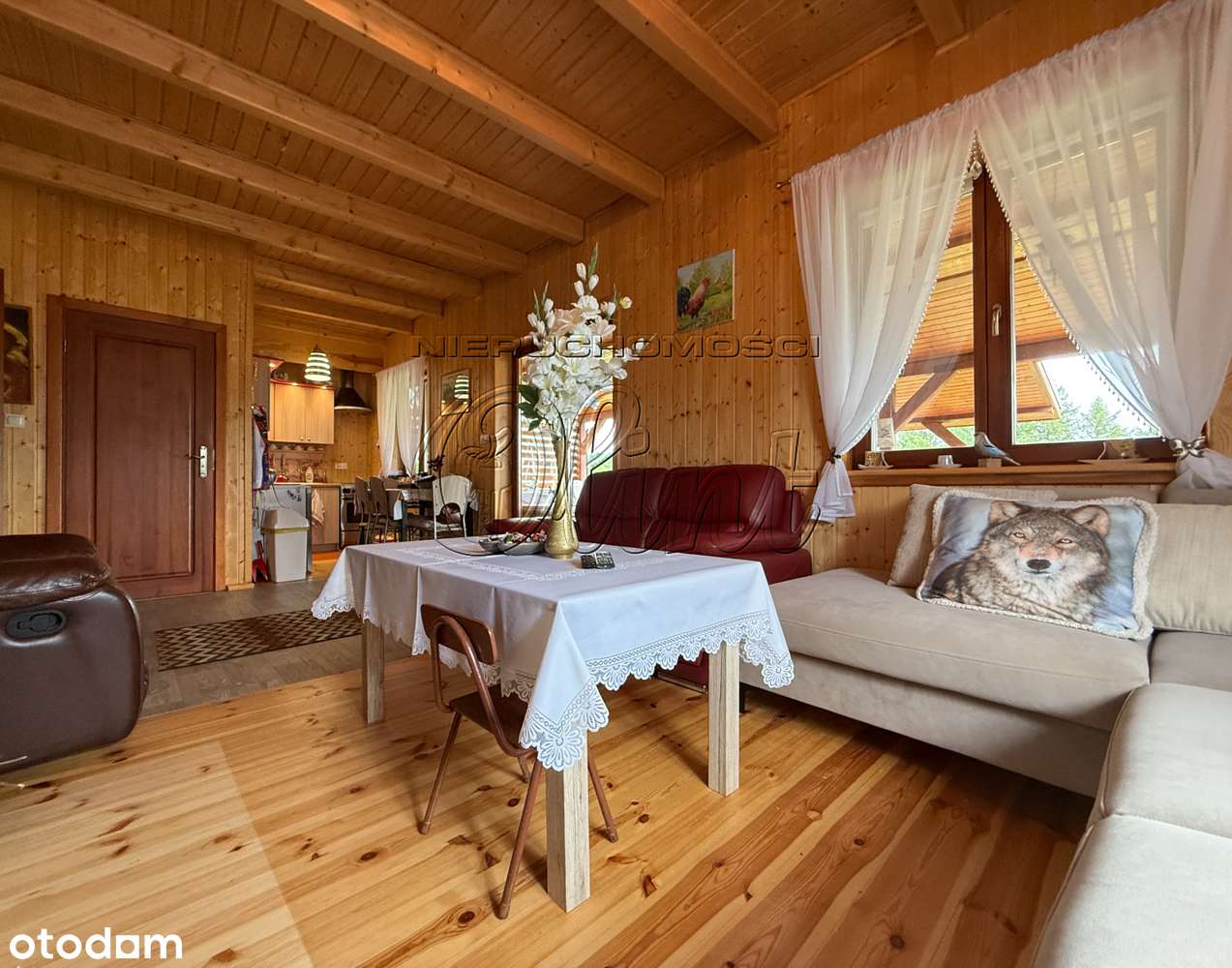 Dom nad jeziorem z pomostem-6