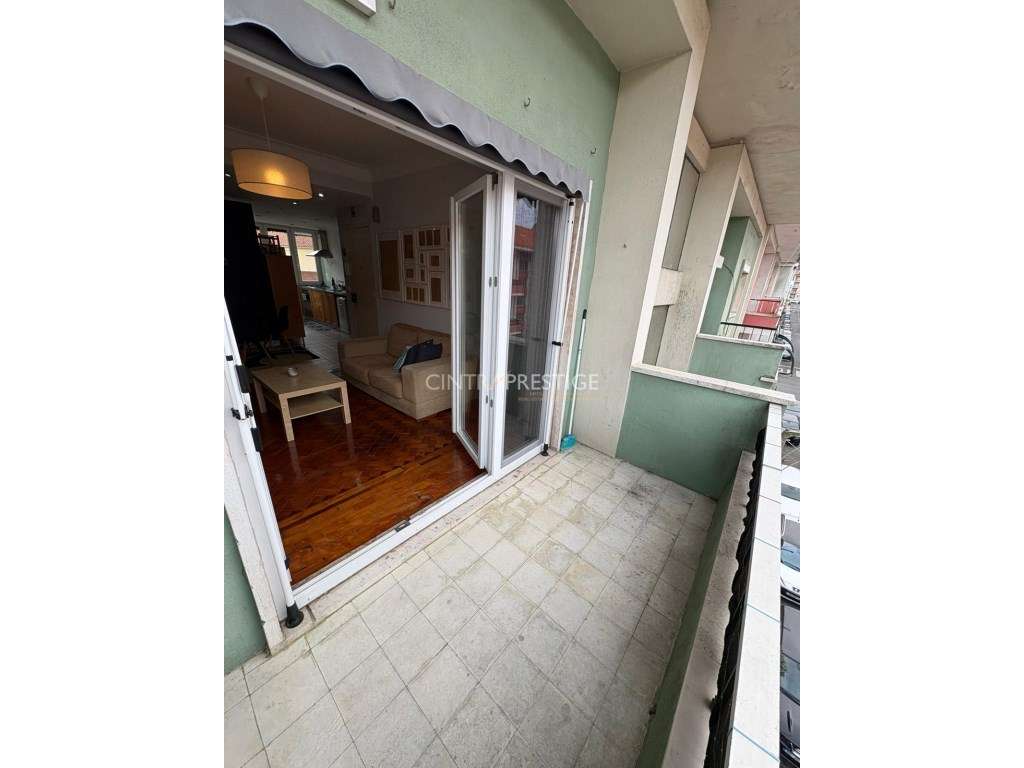 Apartamento T2 Remodelado com Varanda - Odivelas-Olival de Basto-9