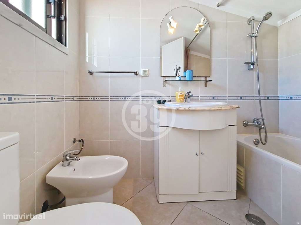 Apartamento duplex com 3 quartos, parqueamento privado e inserido n...-32