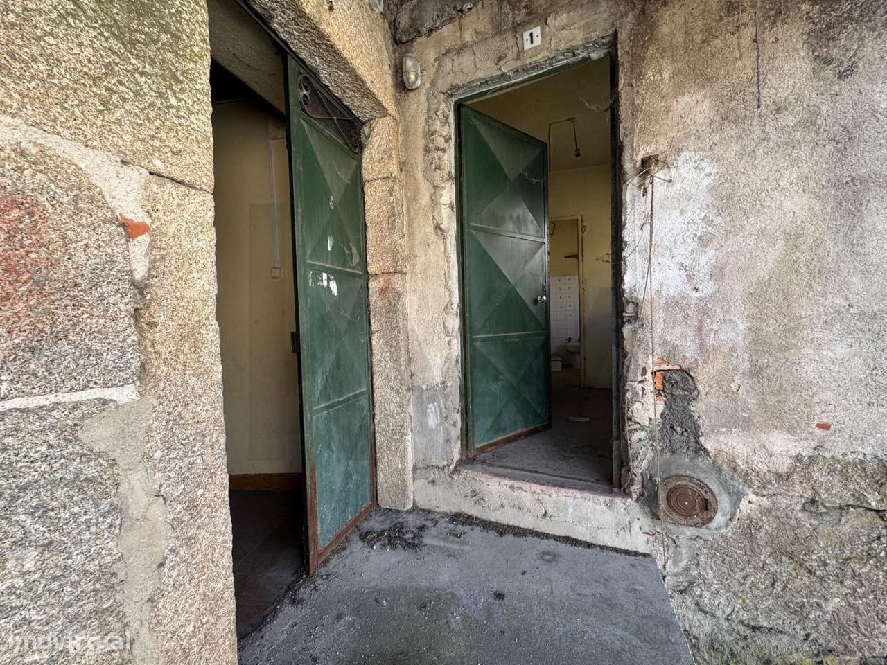 Moradia T3 para recuperar em Abrunhosa do Mato – Potencial e tranquili - Grande imagem: 4/7