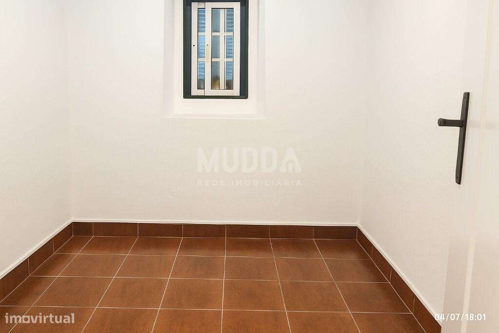 Moradia Térrea Renovada com 2 Quartos + 2 Escritório e Excelente Expos-9