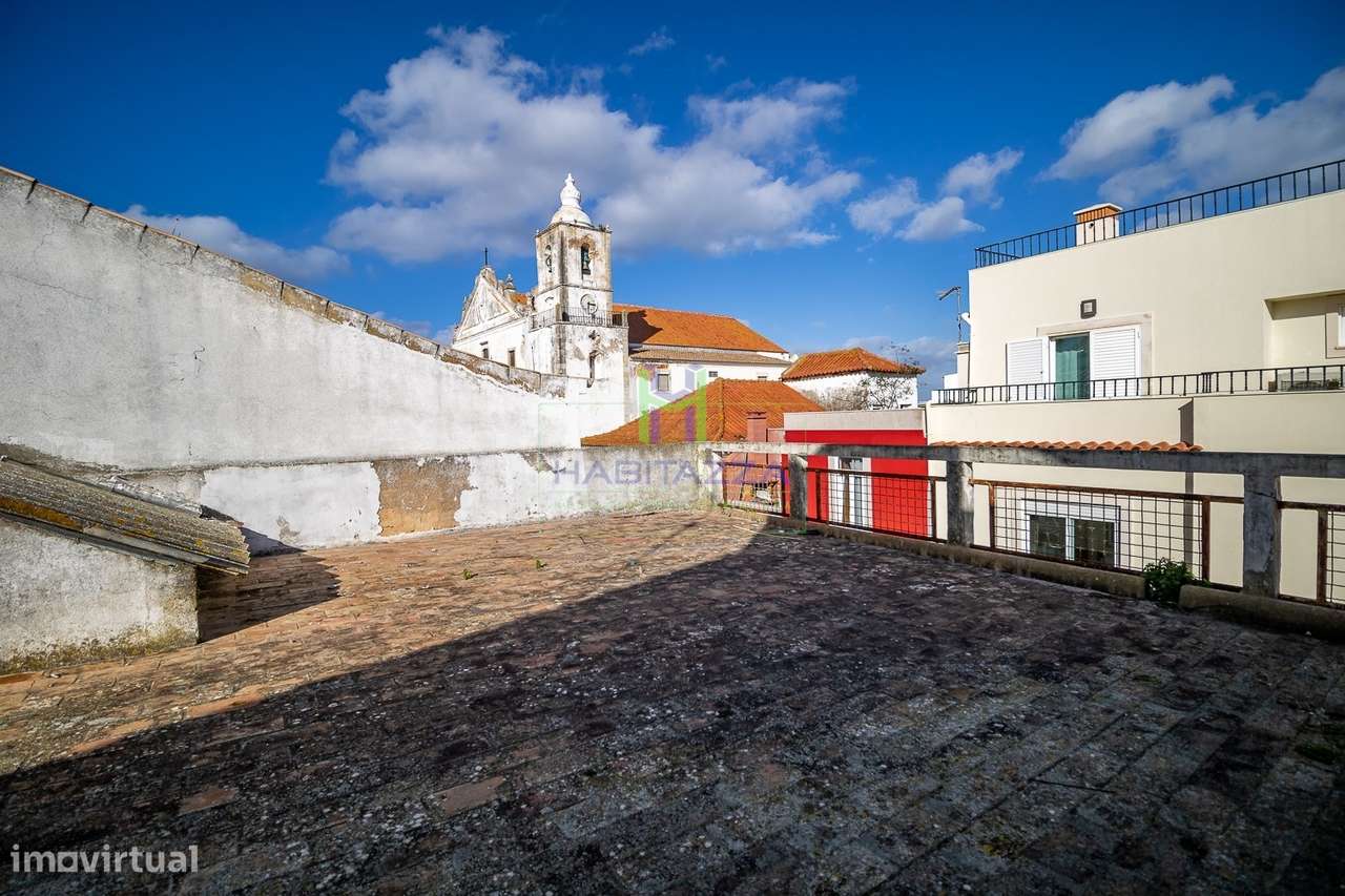 Prédio no Centro histórico de Lagos composto por 2 Apartamentos T3 e 1-47