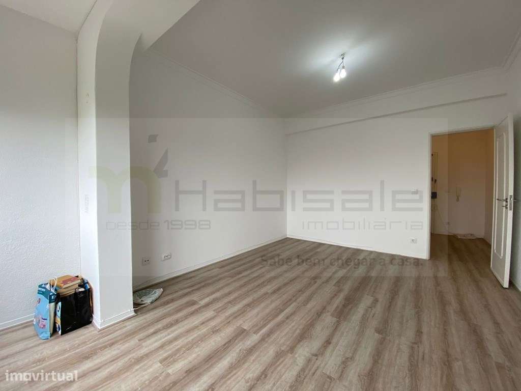 T2 Remodelado com Vista para o Jardim e com Elevador - Grande imagem: 4/26