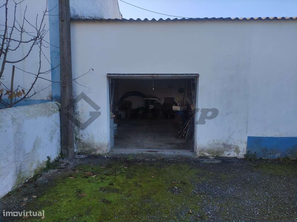 Casão com Pátio localizado na localidade da Dogueno, Concelho de Al... - Grande imagem: 4/10