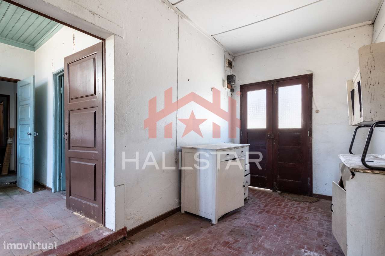 Moradia T4 / Para Reconstrução / Térrea / Lote com 1.218m2 / Pinheiros - Grande imagem: 3/35
