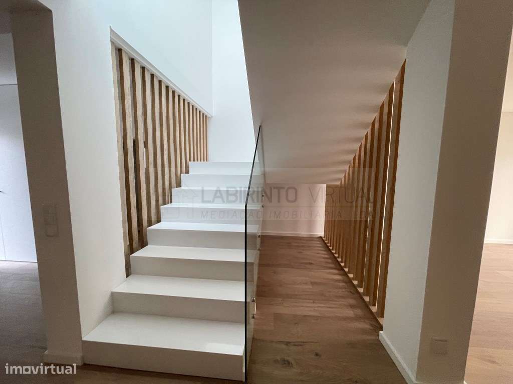 Vende-se Moradias T4 em Condomínio privado, no Fanqueiro - Loures-10