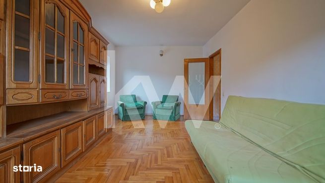 Vanzare apartament cu 3 camere, strada Paraului, zona Racadau-2