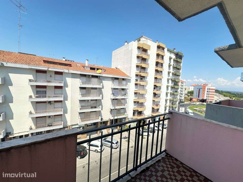 Apartamento T3 - Junto à Rotunda Europa-16