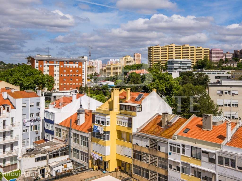 T2, para remodelação total | junto à Praça de Espanha | centro de L...-18