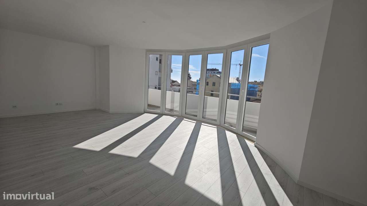Apartamento T2 com parqueamenti e terraço. Vistas de mar-6