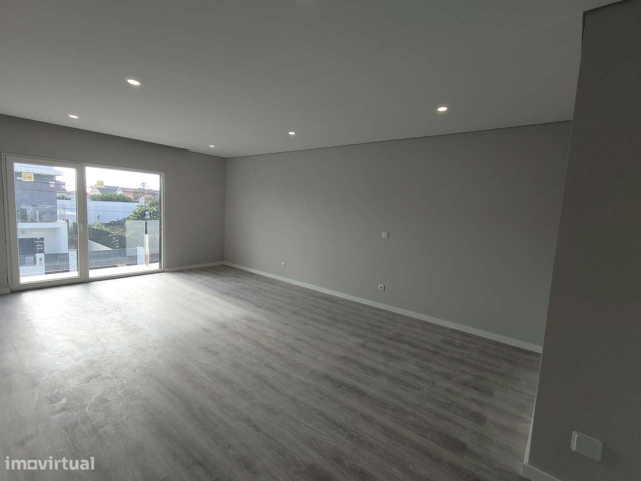 Oferta 1% do valor de aquisição - Moradia T2 com Piscina e Garagem-27