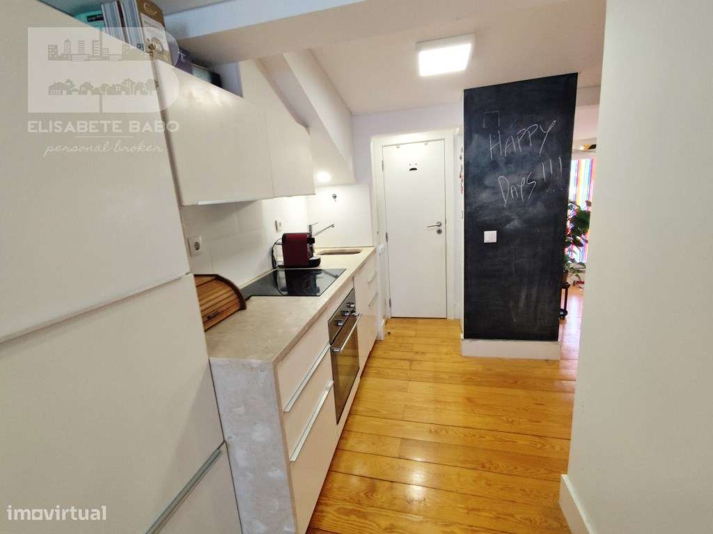 **Apartamento T1 em Campolide com Vista Deslumbrante sobre Monsanto**-21