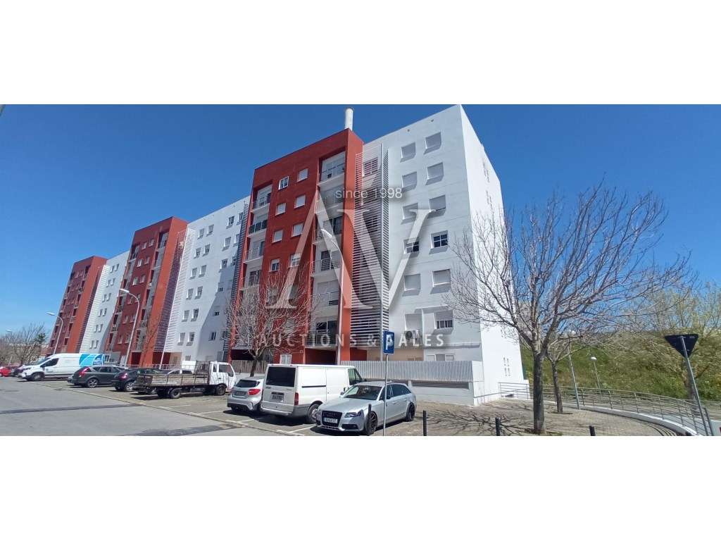 1/2 INDIVISA DE APARTAMENTO T2 e 1/96 AVOS DE ESTACIONAMENTO _ AMEI... - Grande imagem: 3/14